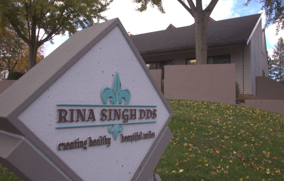 Signage of the dental office of Rina Singh, DDS