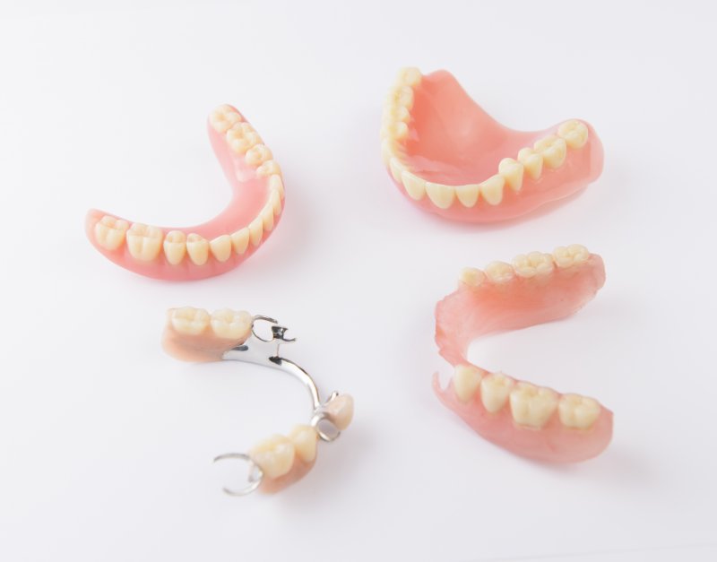 Instructions: Apply DenSureFit to your Upper or Lower Dentures