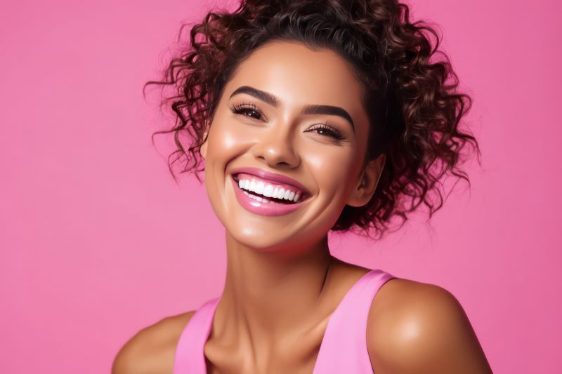 4 Reasons to Whiten Your Smile This Summer